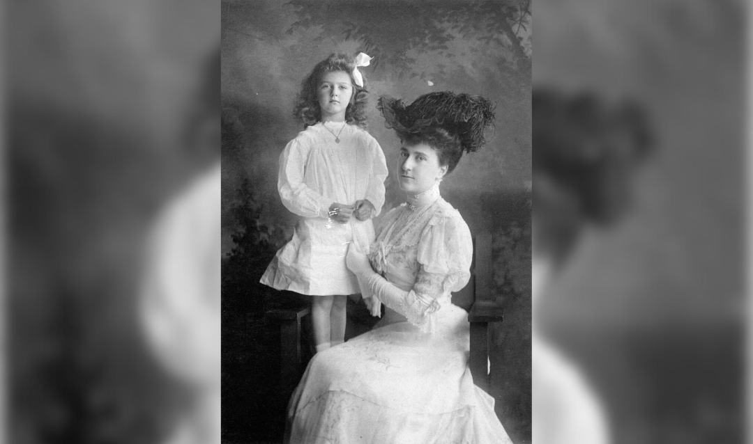 Archival photographic portrait of Edith Vanderbilt and her daughter Cornelia.