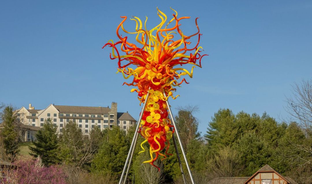 Installation from Chihuly at Biltmore, March 25, 2024 - January 5, 2025 at Amherst Dale Chihuly, Torchlight Chandelier, 2011, 11‐1/2 x 9 x 8‐1/2', Biltmore, Asheville, North Carolina, installed 2024, @ 2011 Chihuly Studio. All rights reserved.